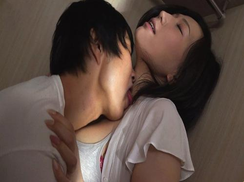 Saya mencintai bibi Ai Sayama